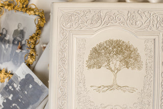 Шкіряна Книга ''Історія Нашої Родини'' - альбом для заповнення | Колір: Світло-бежевий| Модель: ''Родинне Дерево'"