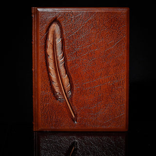 Книга почесних гостей "Перо" із персоналізацією в шкірі ручної роботи коричнева
