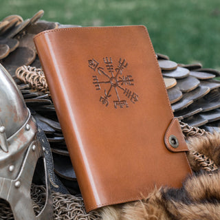 Шкіряний блокнот на подарунок ручної роботи із символом вікінгів "Вегвізир" коричневий