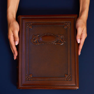 Кожаный фотоальбом ручной работы “Грифоны” Кожаный фотоальбом ручной работы “Грифоны” - Privilege Handmade 